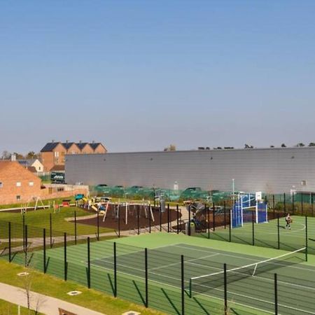 Contemporary Trumpington Apartment With Self Check-In ,Free On-Site Parking, Terrace, Super Fast Wifi & 5 Mins Drive To Papworth & Addenbrookes Hospitals Cambridge  Esterno foto