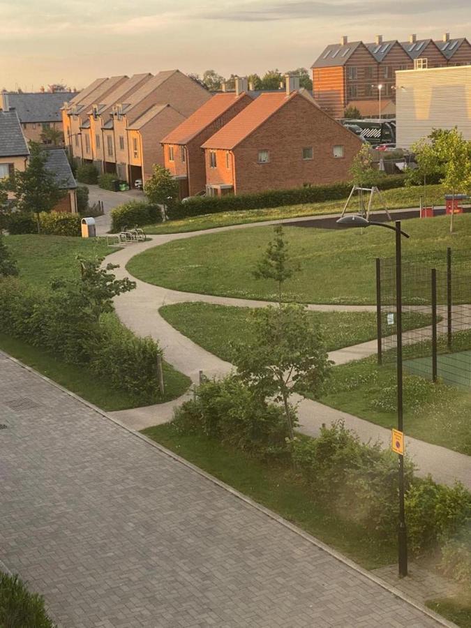 Contemporary Trumpington Apartment With Self Check-In ,Free On-Site Parking, Terrace, Super Fast Wifi & 5 Mins Drive To Papworth & Addenbrookes Hospitals Cambridge  Esterno foto