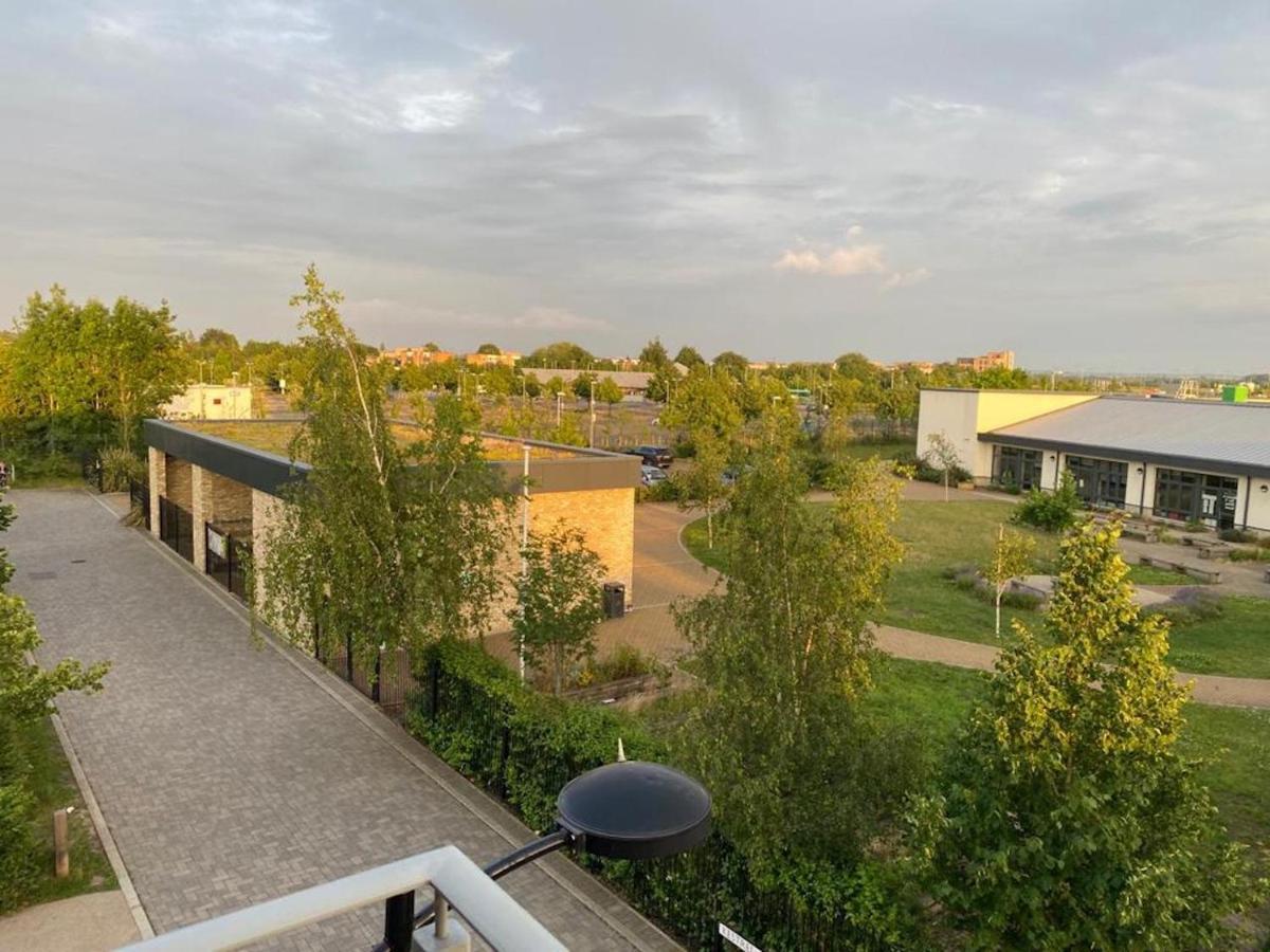 Contemporary Trumpington Apartment With Self Check-In ,Free On-Site Parking, Terrace, Super Fast Wifi & 5 Mins Drive To Papworth & Addenbrookes Hospitals Cambridge  Esterno foto