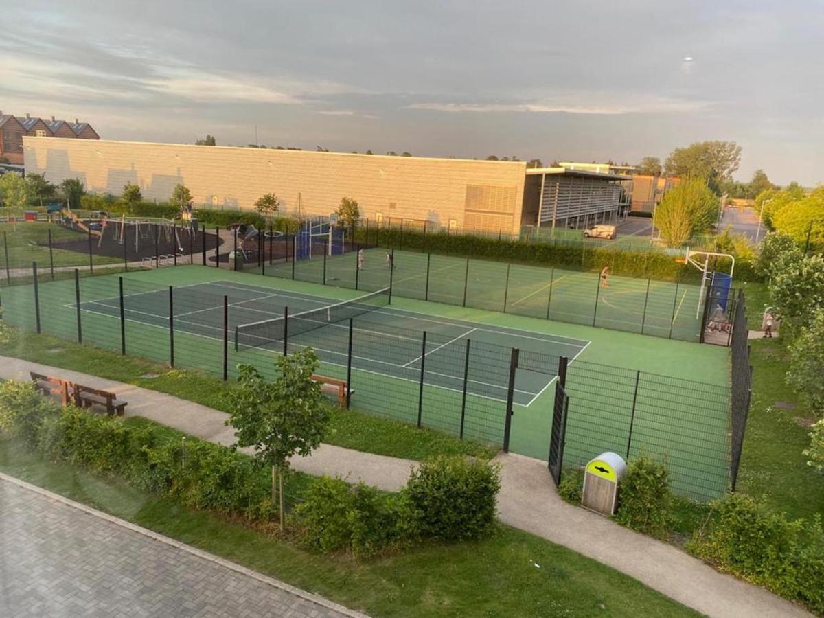 Contemporary Trumpington Apartment With Self Check-In ,Free On-Site Parking, Terrace, Super Fast Wifi & 5 Mins Drive To Papworth & Addenbrookes Hospitals Cambridge  Esterno foto