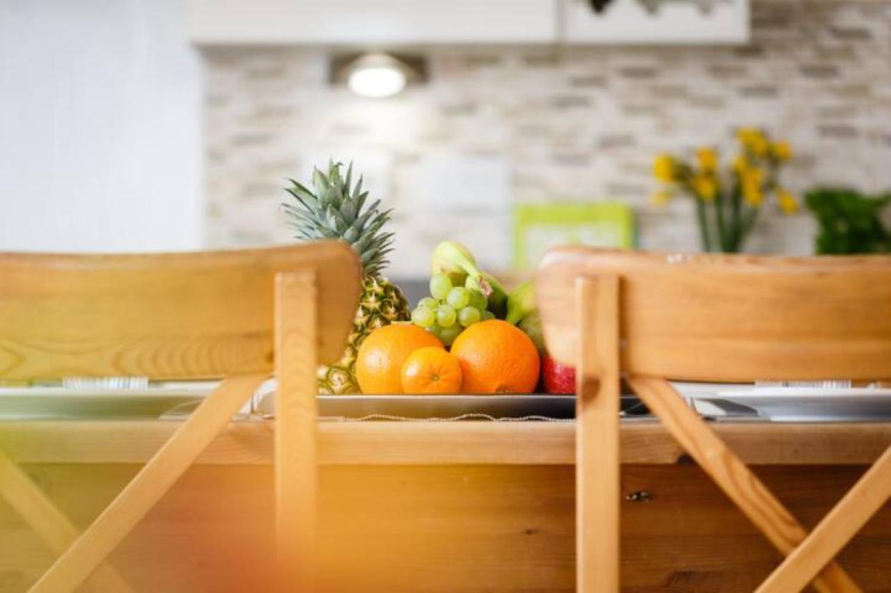 Contemporary Trumpington Apartment With Self Check-In ,Free On-Site Parking, Terrace, Super Fast Wifi & 5 Mins Drive To Papworth & Addenbrookes Hospitals Cambridge  Esterno foto