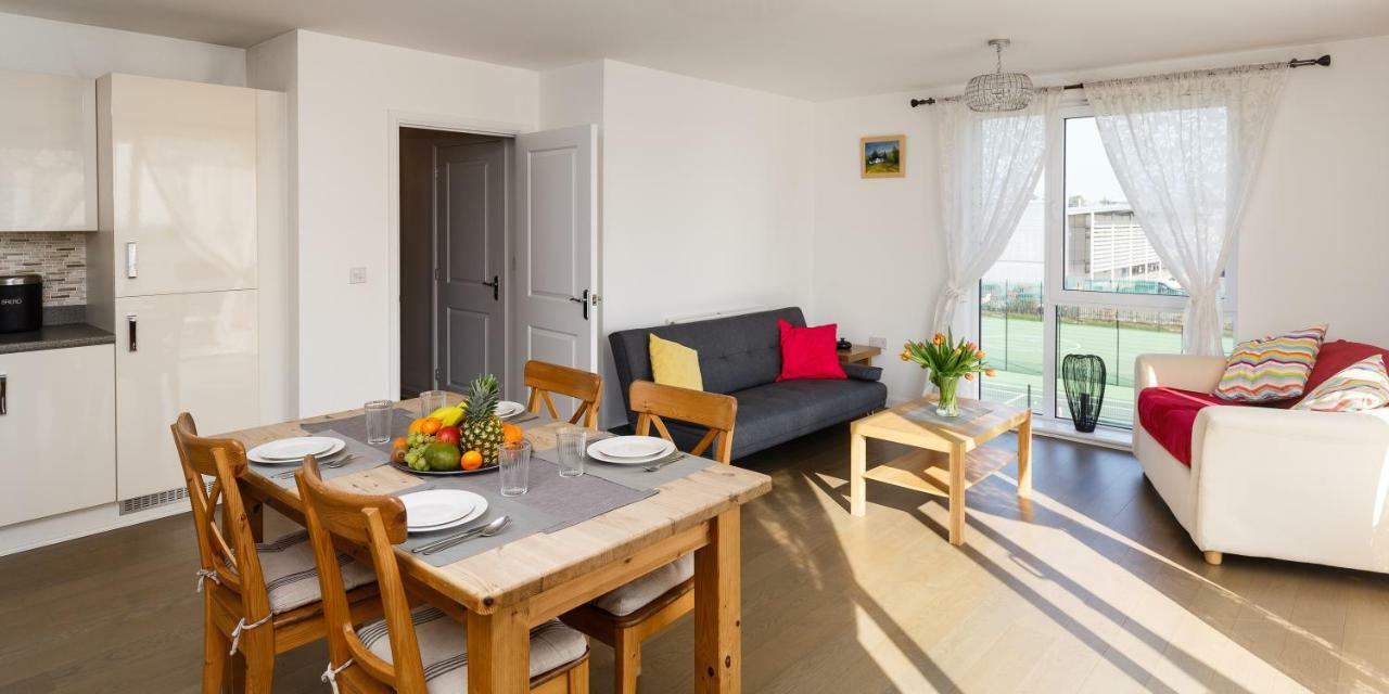 Contemporary Trumpington Apartment With Self Check-In ,Free On-Site Parking, Terrace, Super Fast Wifi & 5 Mins Drive To Papworth & Addenbrookes Hospitals Cambridge  Esterno foto