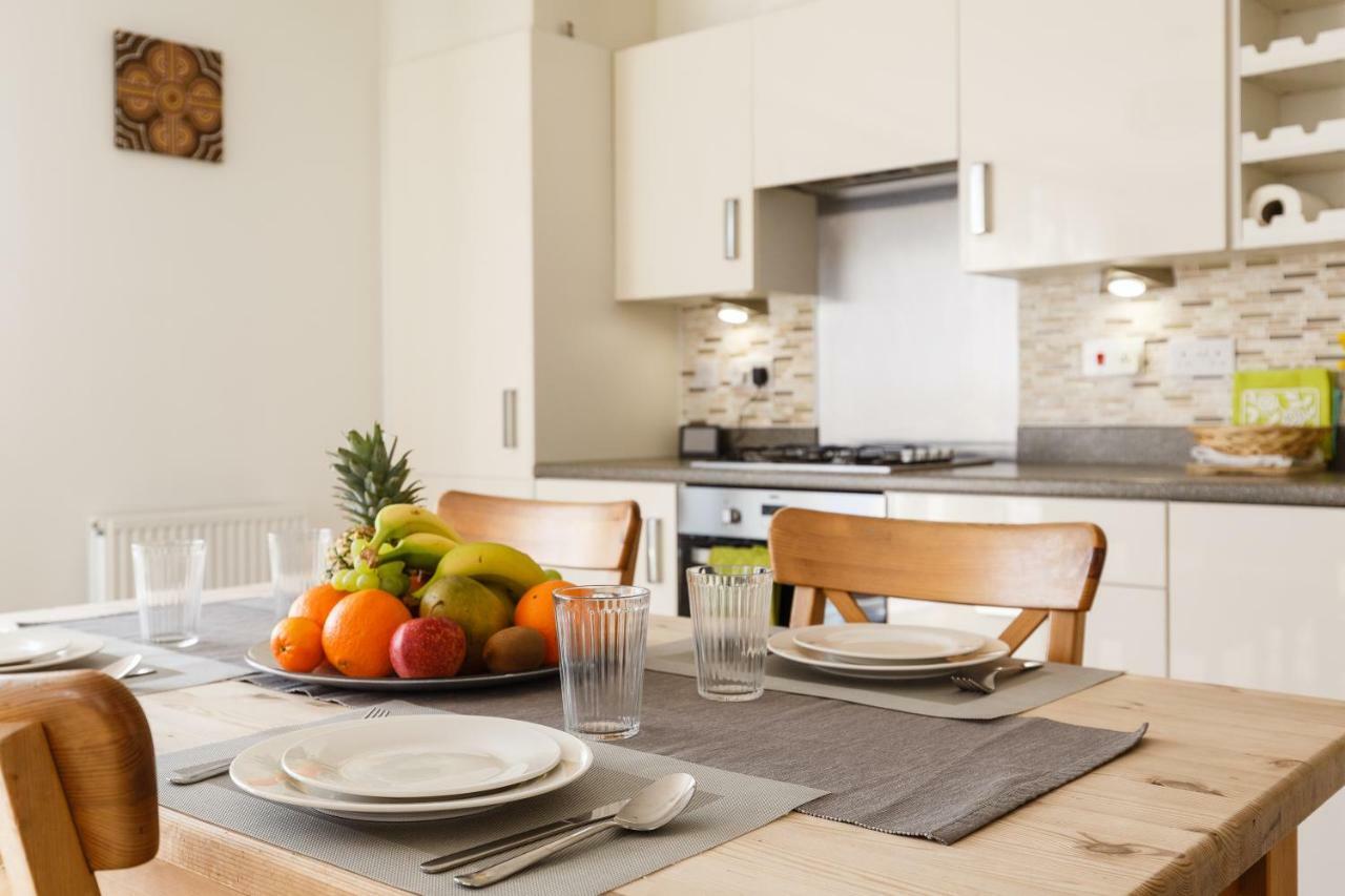 Contemporary Trumpington Apartment With Self Check-In ,Free On-Site Parking, Terrace, Super Fast Wifi & 5 Mins Drive To Papworth & Addenbrookes Hospitals Cambridge  Esterno foto