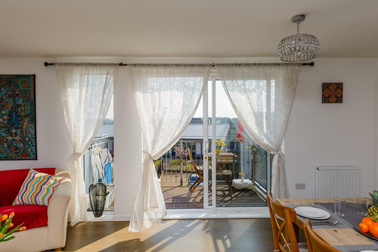 Contemporary Trumpington Apartment With Self Check-In ,Free On-Site Parking, Terrace, Super Fast Wifi & 5 Mins Drive To Papworth & Addenbrookes Hospitals Cambridge  Esterno foto