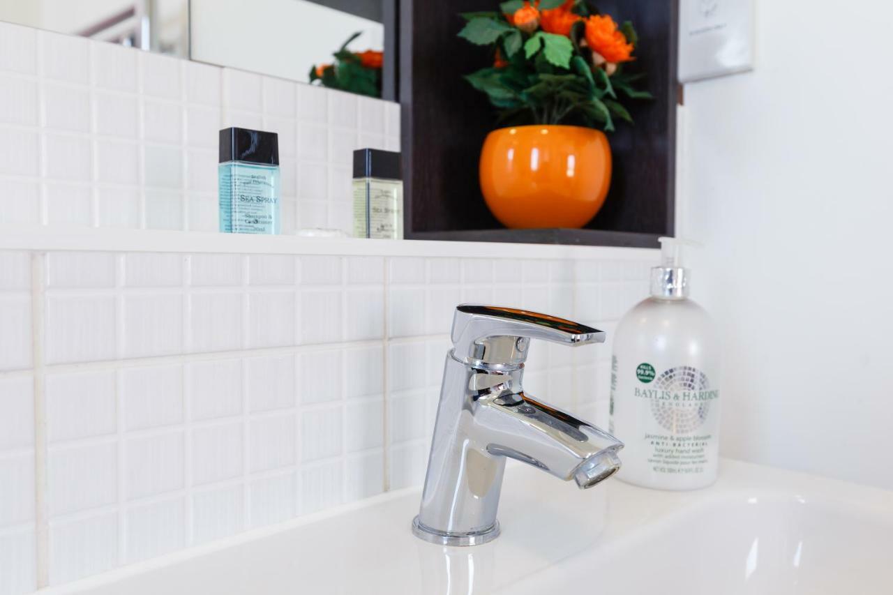 Contemporary Trumpington Apartment With Self Check-In ,Free On-Site Parking, Terrace, Super Fast Wifi & 5 Mins Drive To Papworth & Addenbrookes Hospitals Cambridge  Esterno foto
