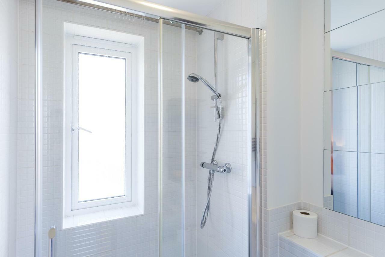 Contemporary Trumpington Apartment With Self Check-In ,Free On-Site Parking, Terrace, Super Fast Wifi & 5 Mins Drive To Papworth & Addenbrookes Hospitals Cambridge  Esterno foto
