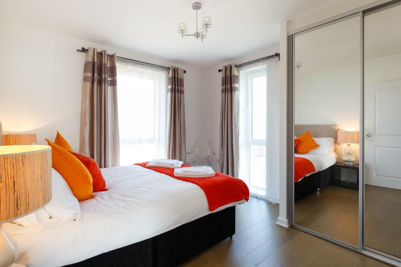 Contemporary Trumpington Apartment With Self Check-In ,Free On-Site Parking, Terrace, Super Fast Wifi & 5 Mins Drive To Papworth & Addenbrookes Hospitals Cambridge  Esterno foto