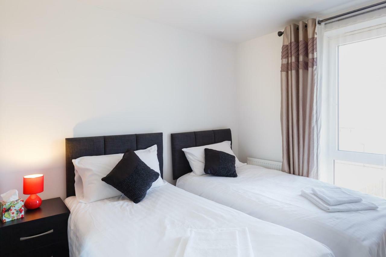 Contemporary Trumpington Apartment With Self Check-In ,Free On-Site Parking, Terrace, Super Fast Wifi & 5 Mins Drive To Papworth & Addenbrookes Hospitals Cambridge  Esterno foto