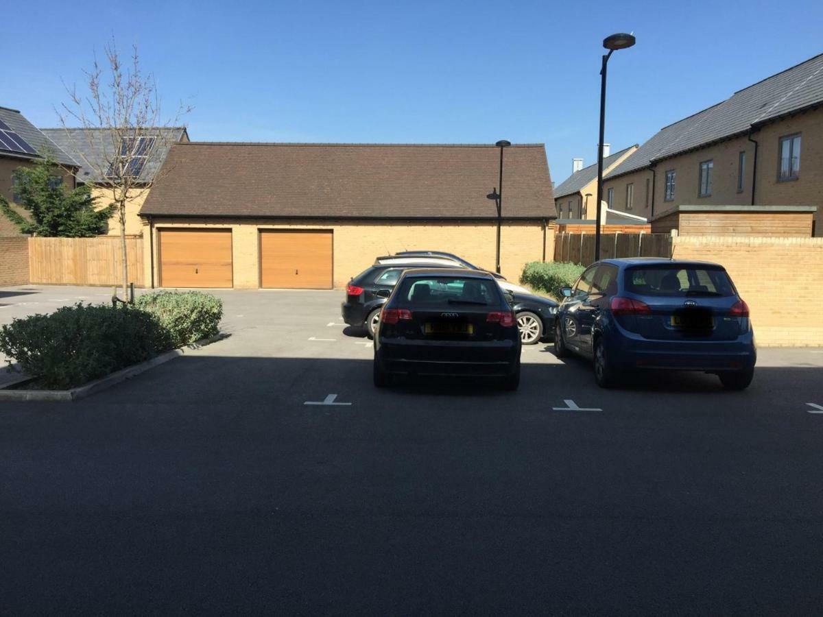 Contemporary Trumpington Apartment With Self Check-In ,Free On-Site Parking, Terrace, Super Fast Wifi & 5 Mins Drive To Papworth & Addenbrookes Hospitals Cambridge  Esterno foto